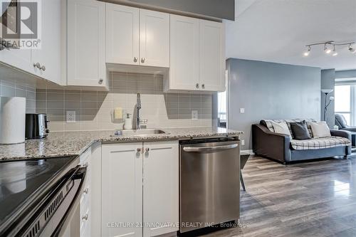 2403 - 125 Village Green Square, Toronto E07, ON - Indoor Photo Showing Kitchen With Upgraded Kitchen