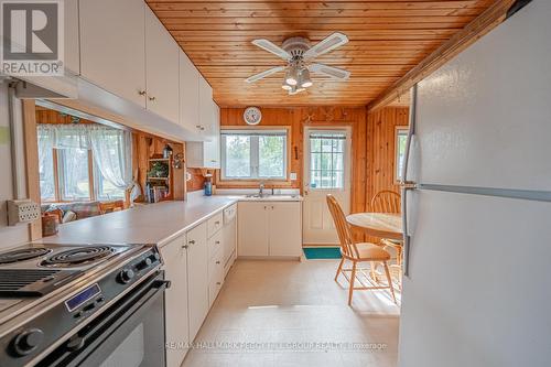 35 Campus Place, Innisfil, ON - Indoor Photo Showing Kitchen