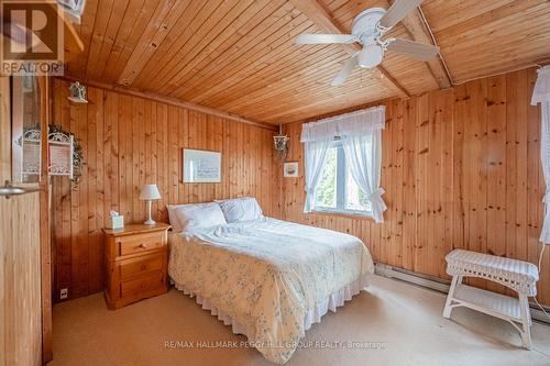 35 Campus Place, Innisfil, ON - Indoor Photo Showing Bedroom