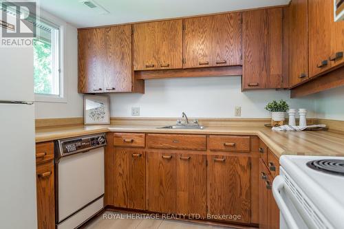 311 - 1102 Horseshoe Valley Road W, Oro-Medonte (Horseshoe Valley), ON - Indoor Photo Showing Kitchen