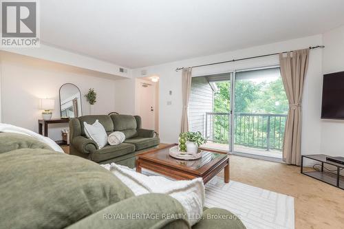 311 - 1102 Horseshoe Valley Road W, Oro-Medonte (Horseshoe Valley), ON - Indoor Photo Showing Living Room