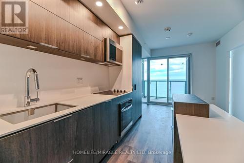 1706 - 370 Martha Street, Burlington, ON - Indoor Photo Showing Kitchen