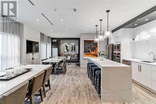 421 - 102 Grovewood Common Circle, Oakville, ON - Indoor Photo Showing Kitchen With Upgraded Kitchen