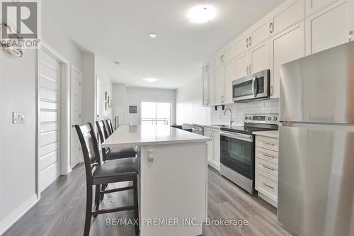 421 - 102 Grovewood Common Circle, Oakville, ON - Indoor Photo Showing Kitchen With Upgraded Kitchen