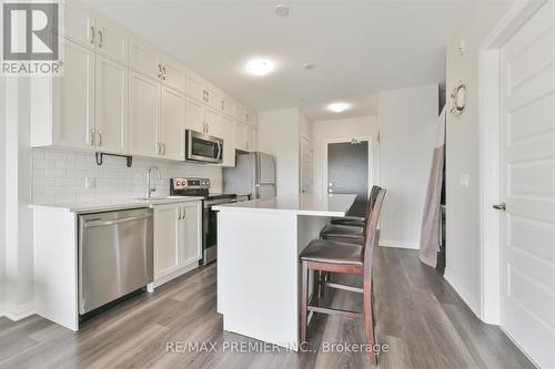 421 - 102 Grovewood Common Circle, Oakville, ON - Indoor Photo Showing Kitchen With Upgraded Kitchen