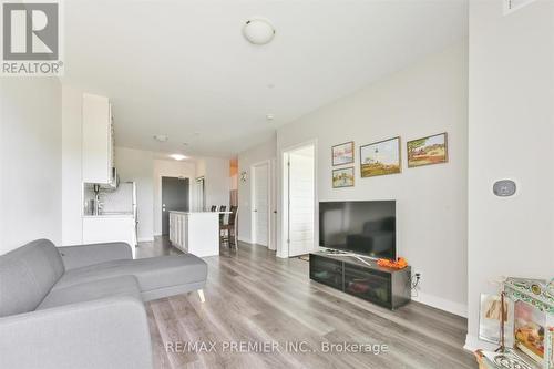 421 - 102 Grovewood Common Circle, Oakville, ON - Indoor Photo Showing Living Room