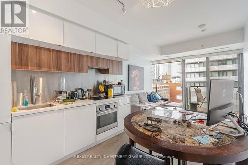 1313 - 185 Roehampton Avenue, Toronto, ON - Indoor Photo Showing Kitchen