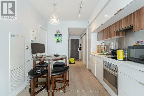 1313 - 185 Roehampton Avenue, Toronto, ON - Indoor Photo Showing Kitchen