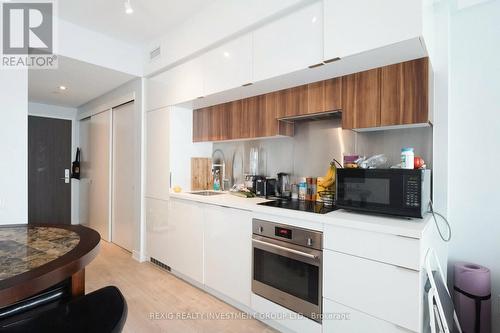 1313 - 185 Roehampton Avenue, Toronto, ON - Indoor Photo Showing Kitchen