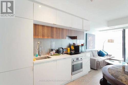 1313 - 185 Roehampton Avenue, Toronto, ON - Indoor Photo Showing Kitchen