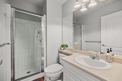 123-1120 Guisachan Road, Kelowna, BC - Indoor Photo Showing Bathroom