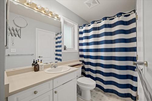 123-1120 Guisachan Road, Kelowna, BC - Indoor Photo Showing Bathroom