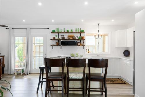 120-1255 Raymer Avenue, Kelowna, BC - Indoor Photo Showing Dining Room