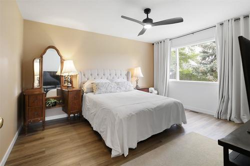 120-1255 Raymer Avenue, Kelowna, BC - Indoor Photo Showing Bedroom