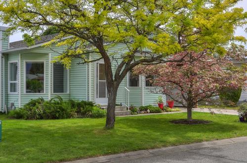 120-1255 Raymer Avenue, Kelowna, BC - Outdoor With Facade