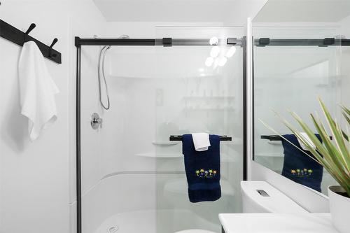 120-1255 Raymer Avenue, Kelowna, BC - Indoor Photo Showing Bathroom