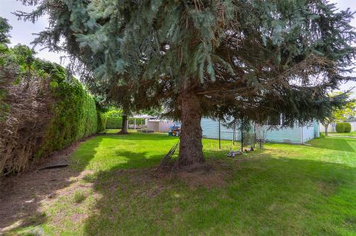 120-1255 Raymer Avenue, Kelowna, BC - Outdoor