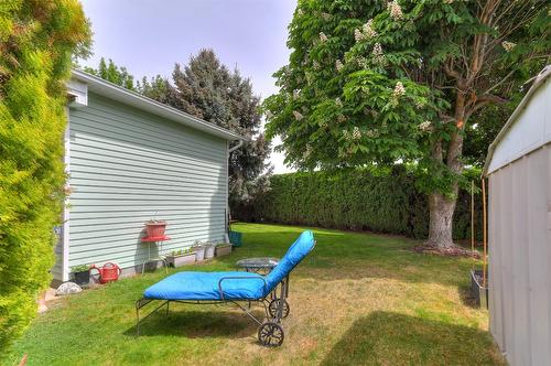 120-1255 Raymer Avenue, Kelowna, BC - Outdoor