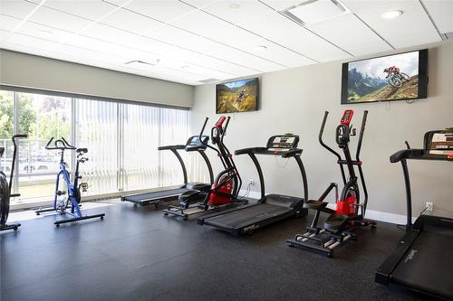 318-925 Leon Avenue, Kelowna, BC - Indoor Photo Showing Gym Room
