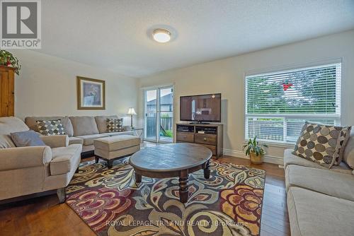 1890 Bloom Crescent, London, ON - Indoor Photo Showing Living Room