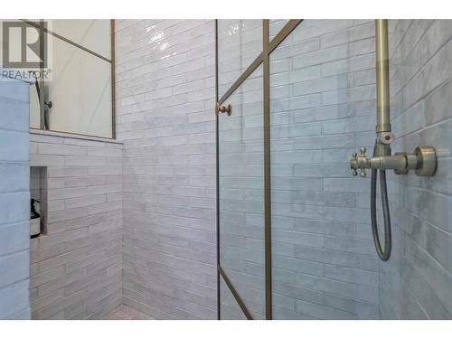 9961 Purcell Drive, Vernon, BC - Indoor Photo Showing Bathroom