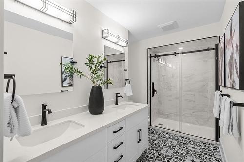 1173 Bellview Crescent|Unit #2, Burlington, ON - Indoor Photo Showing Bathroom