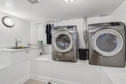 109 Ontario Avenue, Hamilton, ON - Indoor Photo Showing Laundry Room