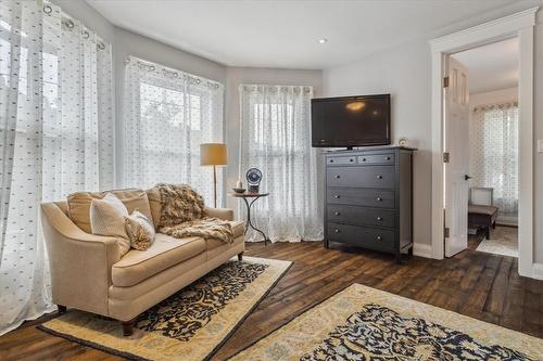 109 Ontario Avenue, Hamilton, ON - Indoor Photo Showing Other Room