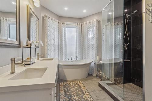 109 Ontario Avenue, Hamilton, ON - Indoor Photo Showing Bathroom