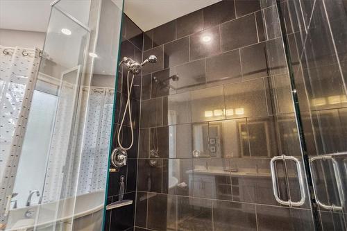 109 Ontario Avenue, Hamilton, ON - Indoor Photo Showing Bathroom