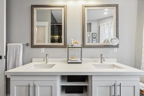 109 Ontario Avenue, Hamilton, ON - Indoor Photo Showing Bathroom
