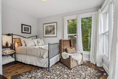 109 Ontario Avenue, Hamilton, ON - Indoor Photo Showing Bedroom