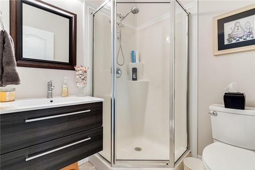 19 Tallforest Trail, Glanbrook, ON - Indoor Photo Showing Bathroom