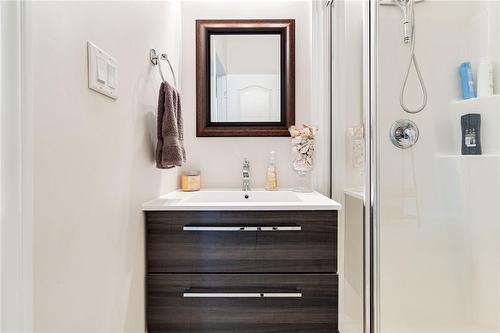 19 Tallforest Trail, Glanbrook, ON - Indoor Photo Showing Bathroom