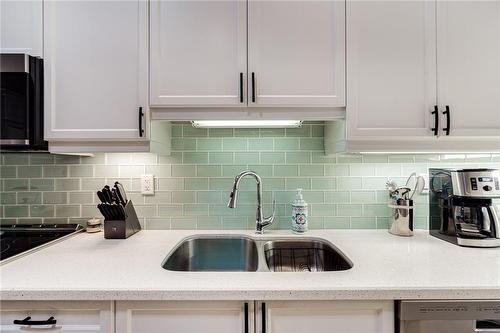 19 Tallforest Trail, Glanbrook, ON - Indoor Photo Showing Kitchen With Double Sink With Upgraded Kitchen