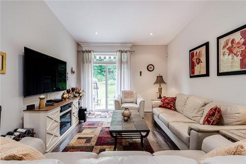 19 Tallforest Trail, Glanbrook, ON - Indoor Photo Showing Living Room