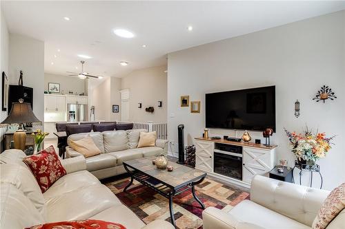 19 Tallforest Trail, Glanbrook, ON - Indoor Photo Showing Living Room