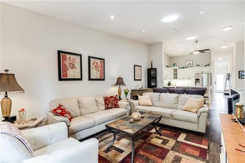 19 Tallforest Trail, Glanbrook, ON - Indoor Photo Showing Living Room