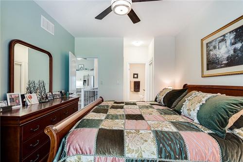 19 Tallforest Trail, Glanbrook, ON - Indoor Photo Showing Bedroom