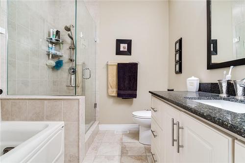 19 Tallforest Trail, Glanbrook, ON - Indoor Photo Showing Bathroom