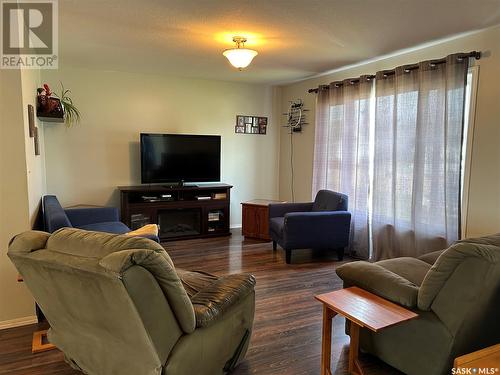 615 1St Avenue S, Bruno, SK - Indoor Photo Showing Living Room