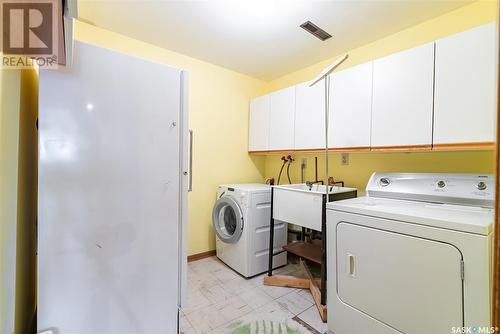 1904 Pembina Avenue, Saskatoon, SK - Indoor Photo Showing Laundry Room