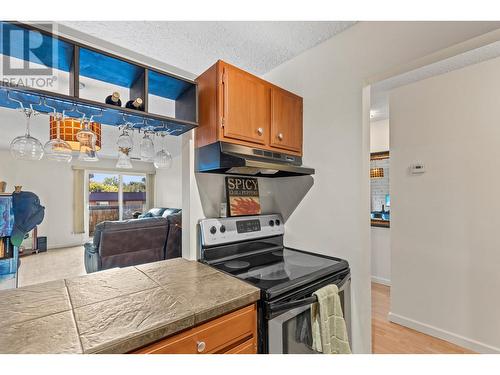1665 Ufton Court Unit# 228, Kelowna, BC - Indoor Photo Showing Kitchen