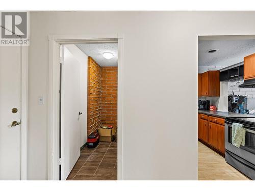 1665 Ufton Court Unit# 228, Kelowna, BC - Indoor Photo Showing Kitchen