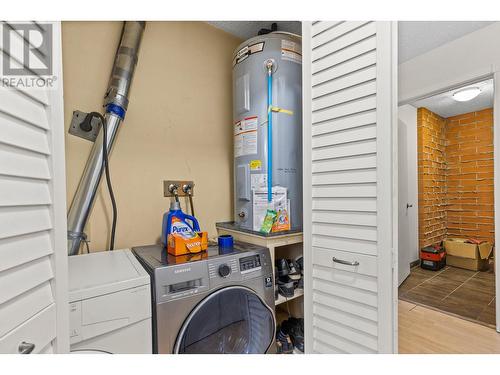 1665 Ufton Court Unit# 228, Kelowna, BC - Indoor Photo Showing Laundry Room