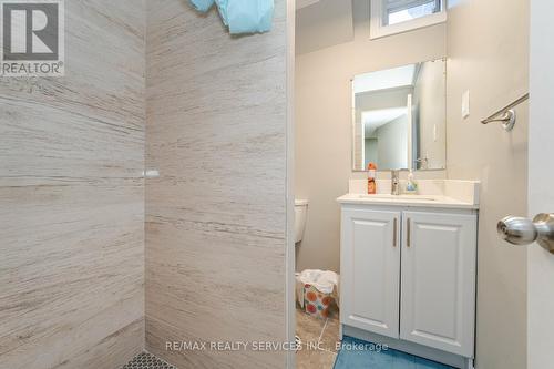 3524 Croatia Drive, Mississauga, ON - Indoor Photo Showing Bathroom