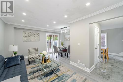 3524 Croatia Drive, Mississauga, ON - Indoor Photo Showing Living Room