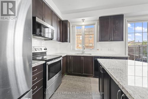 31 - 31 Utopia Way, Brampton, ON - Indoor Photo Showing Kitchen