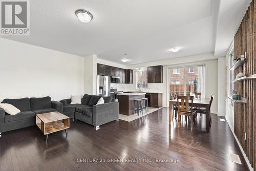 31 - 31 Utopia Way, Brampton (Bram East), ON - Indoor Photo Showing Living Room