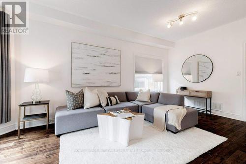 37 Pentland Road, Hamilton, ON - Indoor Photo Showing Living Room